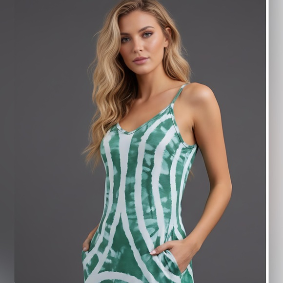 Graphic Print Maxi Cami Dress - Picture 2 of 7